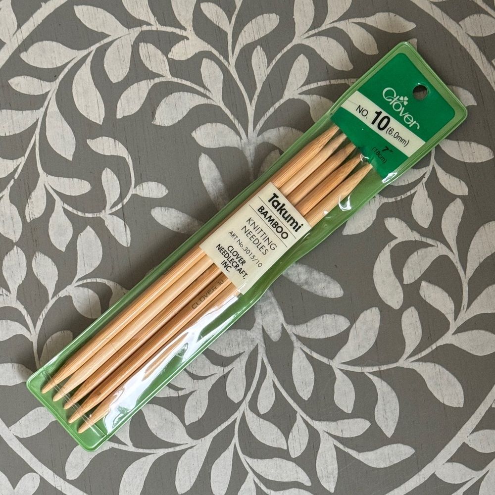 Clover Takumi Bamboo Double Pointed Knitting Needles Set Sz 10, 7” length